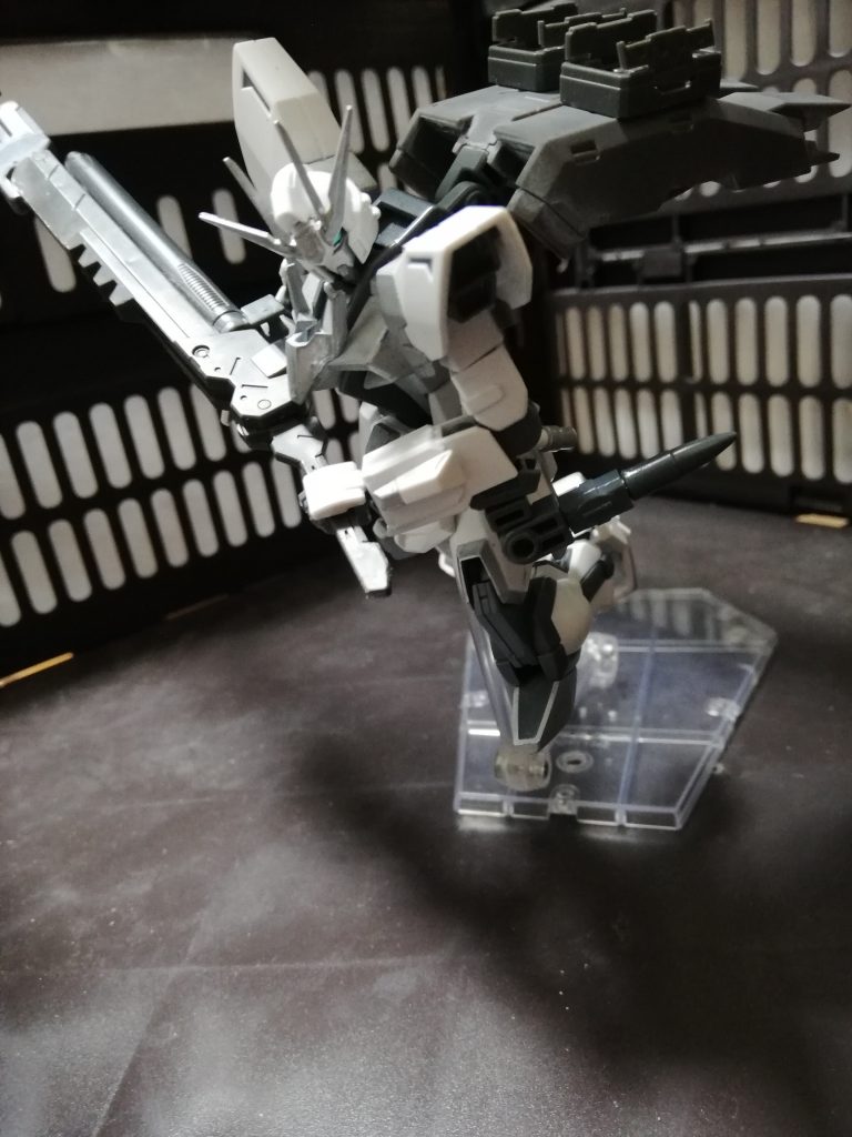 強襲用装備!
・ミサイルコンテナ装備型ホバーユニット(ミサイルコンテナは着脱可能)
・ソードライフル