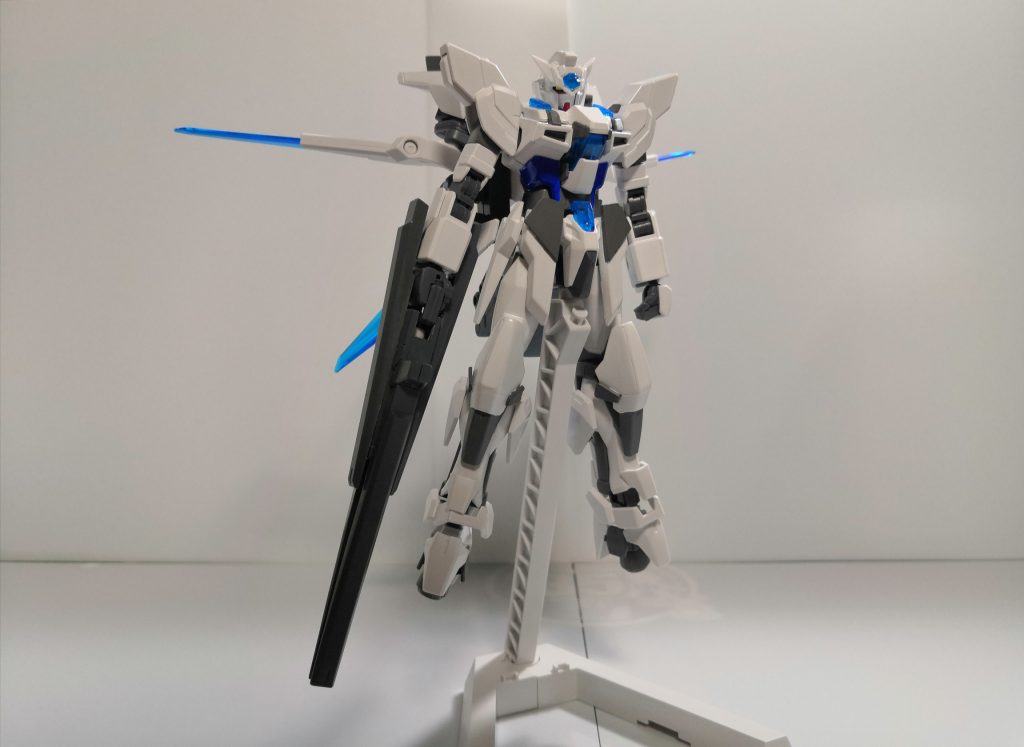 高機動オプション装備
もとより高機動機体として製作されたガンダムフィーディスの高機動強化用装備。
脚部の高機動ブースターは脚自体がブースターとなり、フィーディス単機での大気圏離脱を可能とするほどの推力を獲得。
背中の大型ビームキャノンとサーベルビット二つがオミットされた分、クリアスタビライザーが四枚追加され、脚部ブースターによって得た異常な速度の中でも高い安定性を保つことができる。