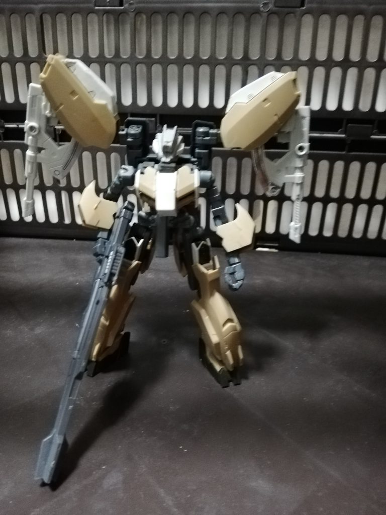 リベイクフルシティの装甲を装着したもの
主な武装
・ロングライフル
・アックスライフル