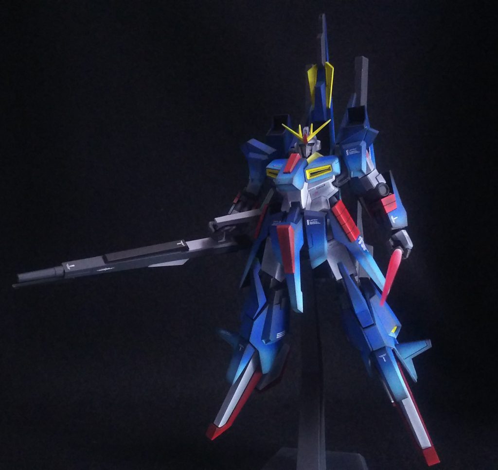 黒立ち上げで、グラデーションを全面にかけています。各エッジを強調しつつ、シャドウだけでなく、成層圏をイメージしたカラーリングにしています。
とにかく自分の好きなように作りました。