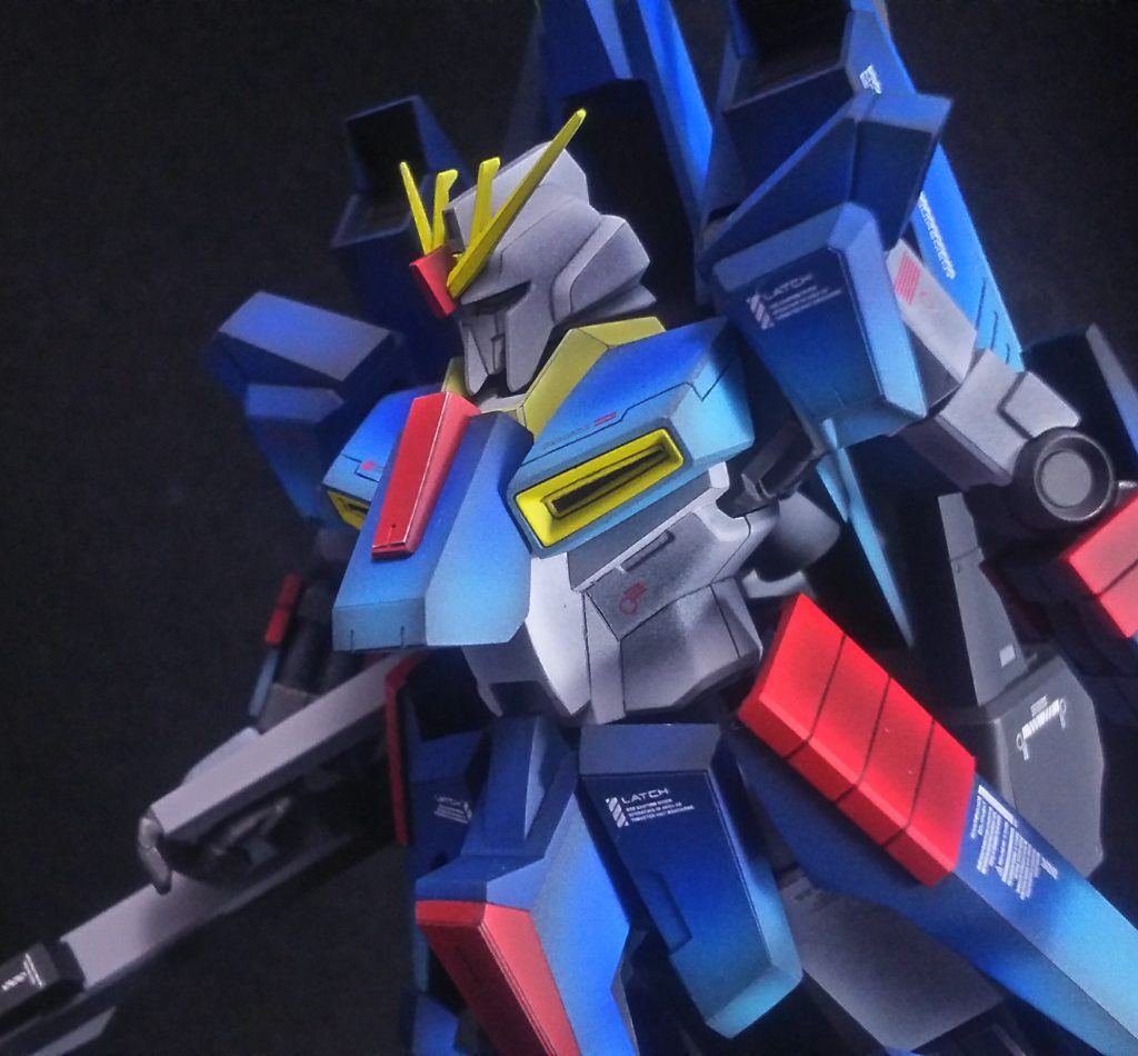 制作の切っ掛けは、単純にカッコいいと思ったからです。
初めて見たのはGFFでした。
この機体が何の作品に出演しているのかも知りませんし、飛行形態に可変させる事も考えてません。
とにかく立ってる姿がカッコいいので作りたかったのです。
