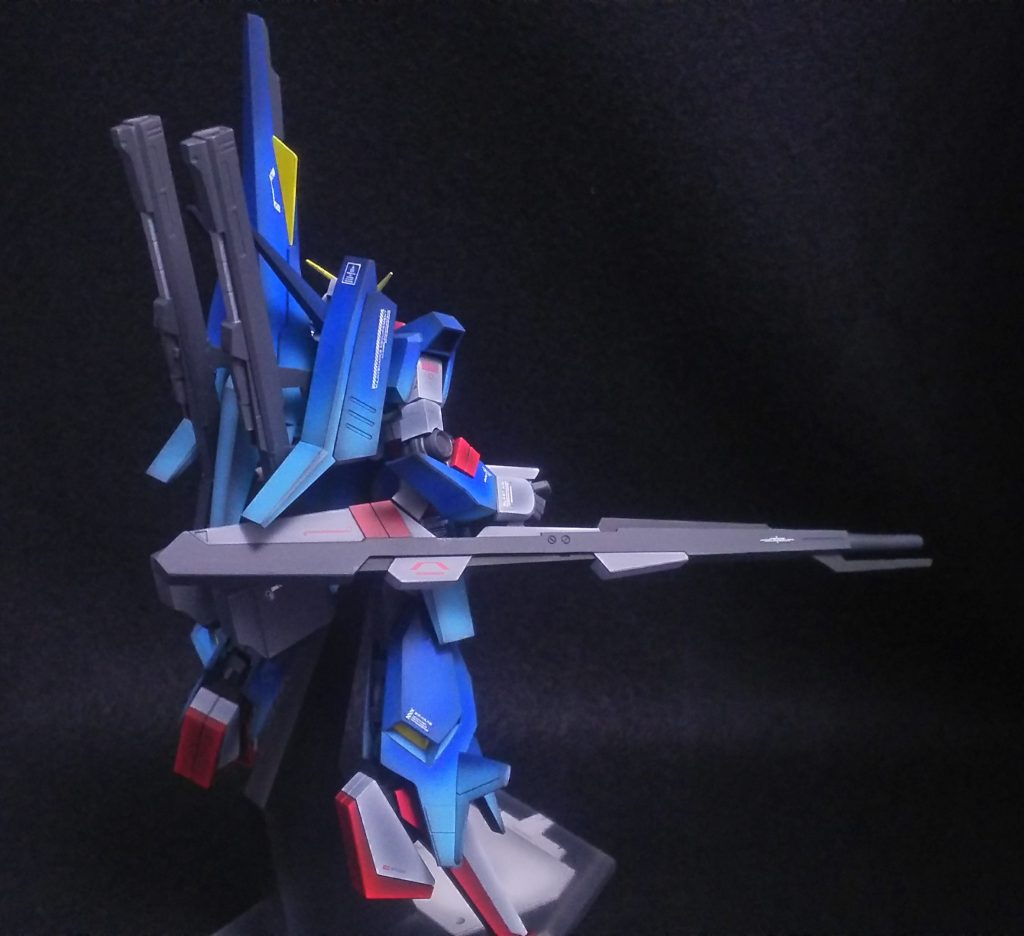 バックショット
武器が長すぎてポージングが難しい…