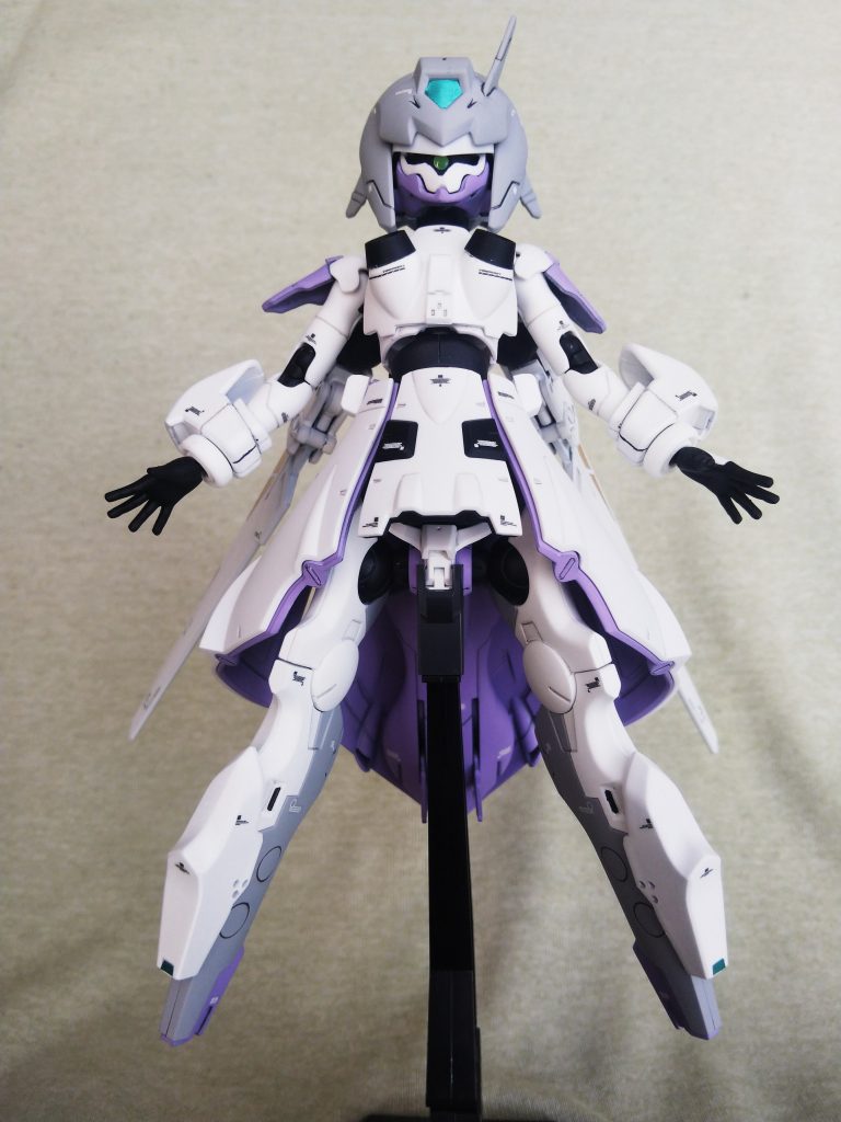 最初はサラとマックナイフなので「サラ・マクナ」という名前にしようと思っていたのですが、女性体型のメカということで映画『エクス・マキナ』に登場する女性型AIロボットAVAのイメージもあり、「サラ・マキナ」にしました。あと余談ですがスマッシング・パンプキンズの『MACHINA』というアルバムが好きです。