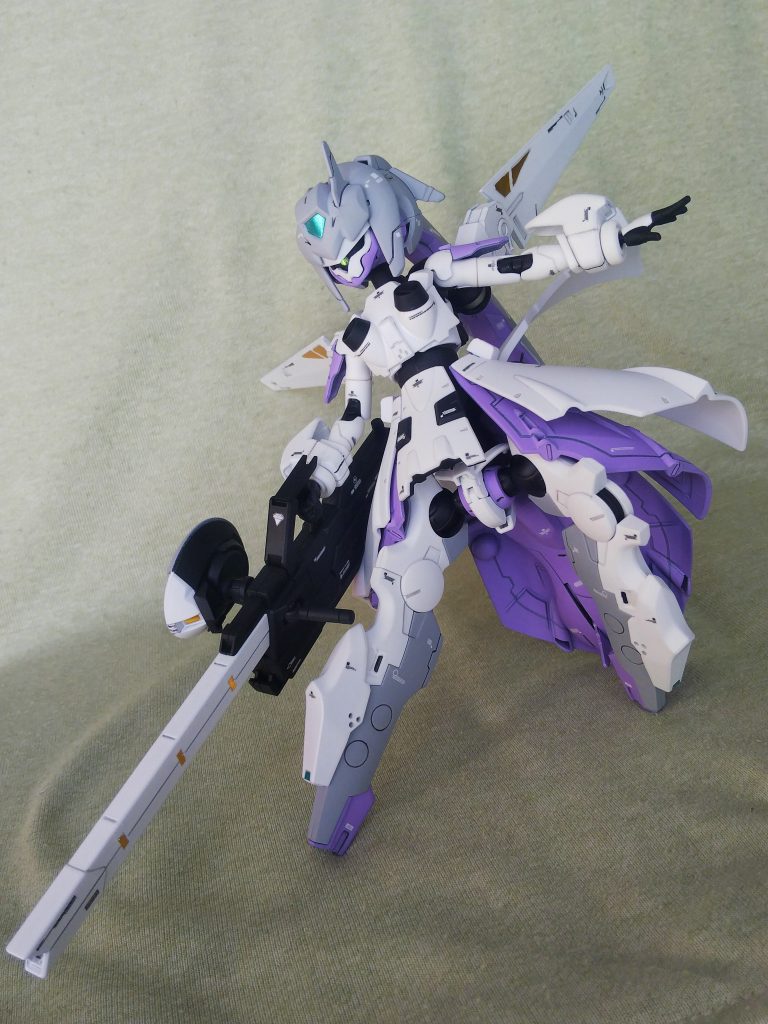 モビルドールサラと同様、スカートは展開します。