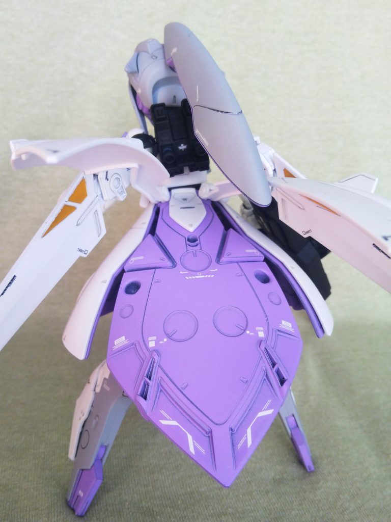 内部も抜かりなくデカール。