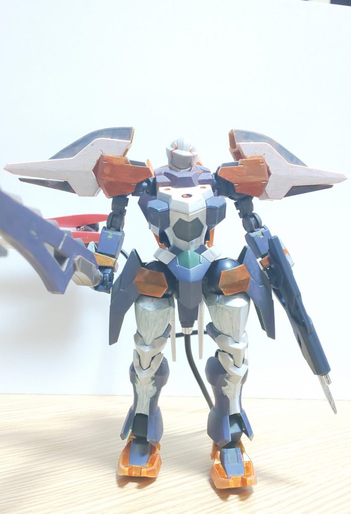 胴体・脚部は原型機のものを塗装しただけです

腕部はグレイズのものに辟邪の肩アーマーを接着、二の腕の装甲は排除、手首パーツは辟邪のものです