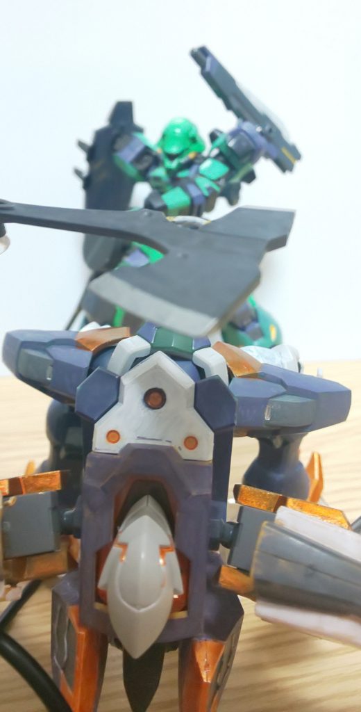 上体を反らして回避！

別アングルからも