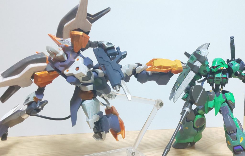 踵の杭？トゲを展開しての飛び蹴り！

※お相手の｢ザクみたいな何か｣は後日投稿します(ダイレクトなマーケティング)

※追伸：投稿しました
https://gumpla.jp/hg/368738






反撃のトマホーク投げを、、、