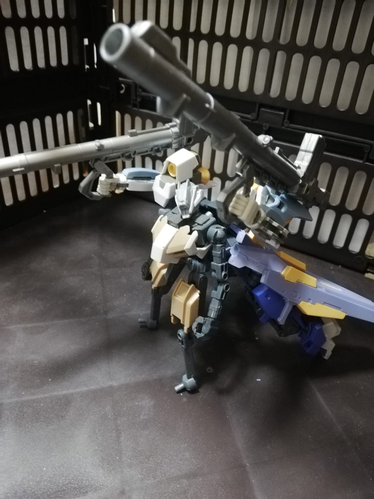 高機動形態(カラーリングはまだなんだ、許しておけれ(~‾▿‾)~)
主な武装
・トーラス338高速ロケット砲