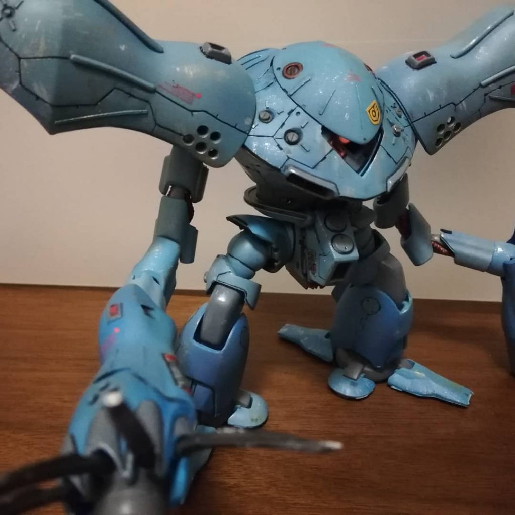 全体を三色程でドライブラシ、動力パイプ等細かい場所を赤を入れてアクセントに。