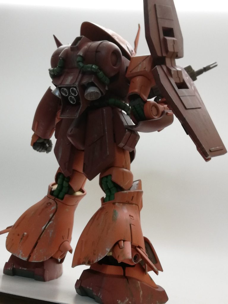 装甲の擦れそう、塗装ハゲしそうな部分を中心にシルバー、雨垂れが起きそうな部分や脚は特に汚しました。