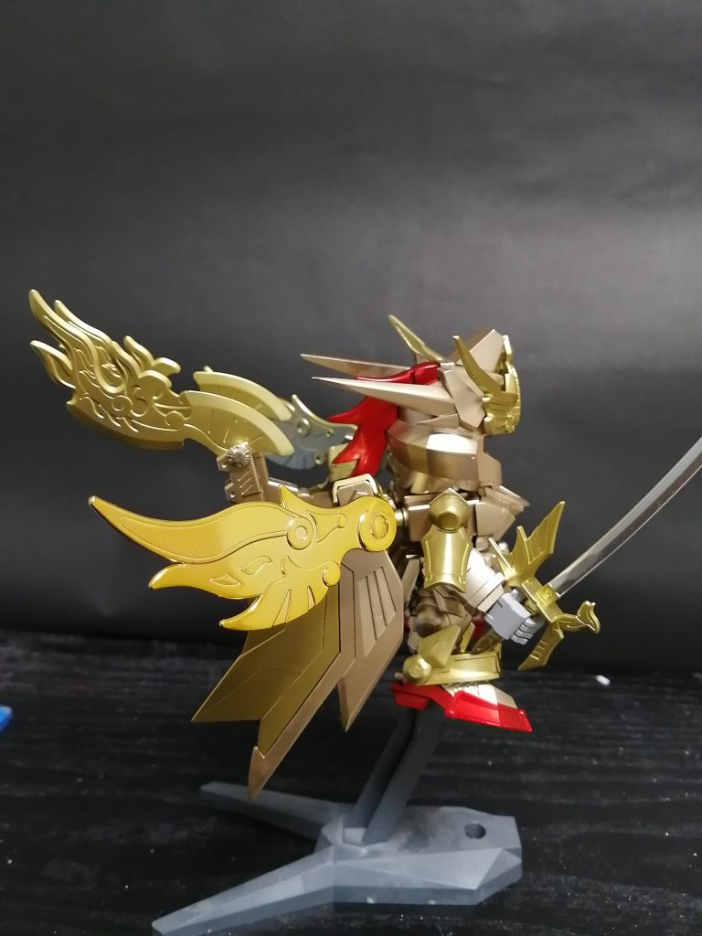 完成写真ではよく見えていませんが、とさかもついています。