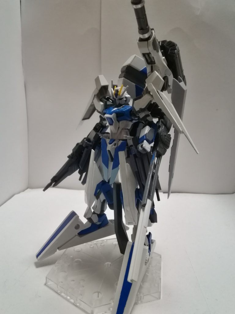 スカイストライクヘビー 海上戦装備
スカイストライクヘビーに海上戦闘用の大型ホバー装置が追加された姿
大型ホバー装置はパージが可能なため陸上などへの信仰の際は装備換装などを行う必要が無い
その他にチャージ式ビームライフルに変わりアグニの貫通力を高めたアグニ改が装備されている(内部バッテリーが切れたあとは本体から給電することも可能だがほとんどの場合パージを推奨している)