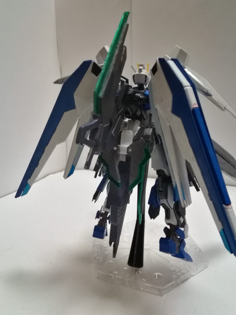 スカイウィングストライク FW(プルウェポン)
スカイウィングストライクにできる限りの武装を乗せた長期戦用装備
ほとんどの武器は使い捨てを推奨しており最終的にはスカイウィングストライク本来の性能になる予定
ちなみに武装をあげていくと
手持ちにソードライフルⅡ、ビームスナイパーライフル
背中にソードライフル、腰にビームマシンガン左右2丁ずつ
腰後ろに予備大型バッテリー件ウェポンラック
そこにライトブレードが2本、ライトダガーが2本、ビームライフルが一丁マウントされている
その他はスカイウィングストライクと同じである