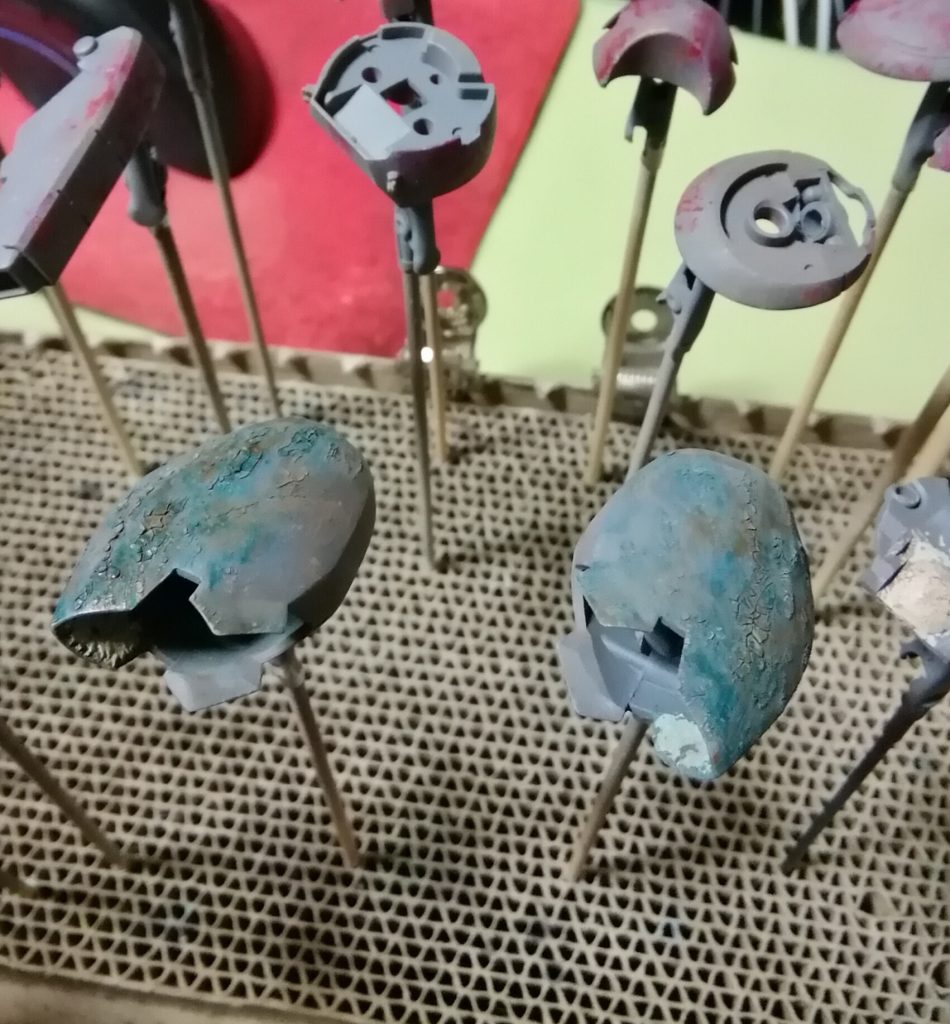 手足の下地はこんな感じで結構鮮やかに塗ってます