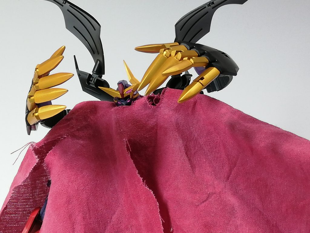 マント装着時でもフィストジエンドと翼は展開可能