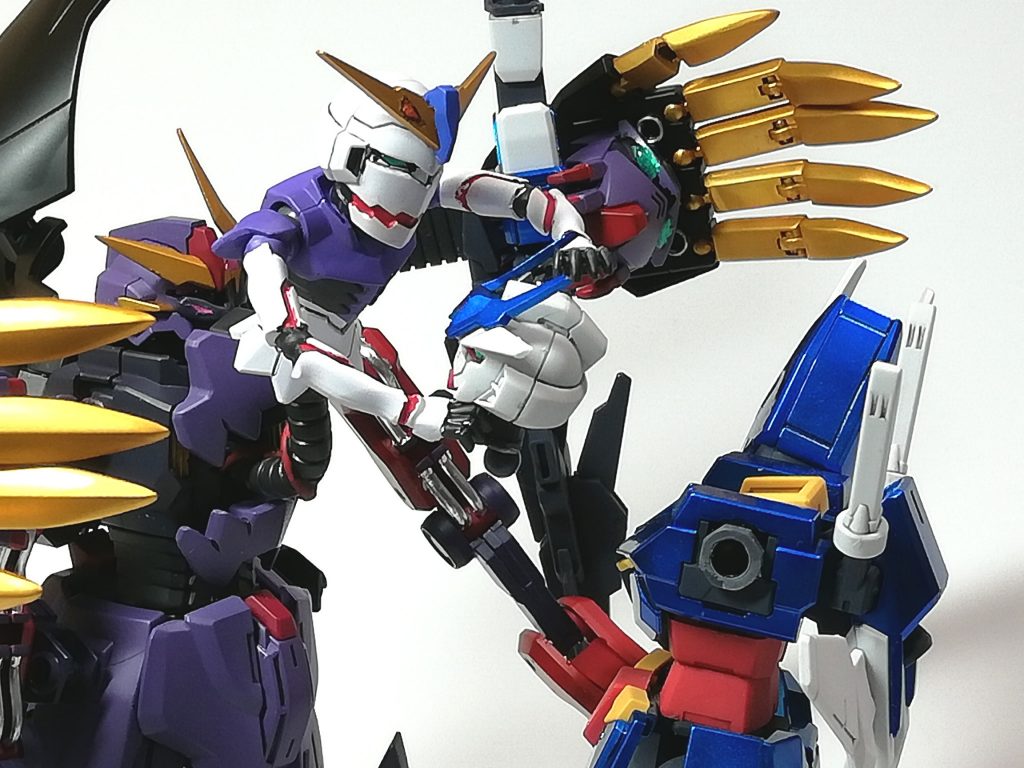 最後はイッカクが頭をもぎ取り、止めを刺す