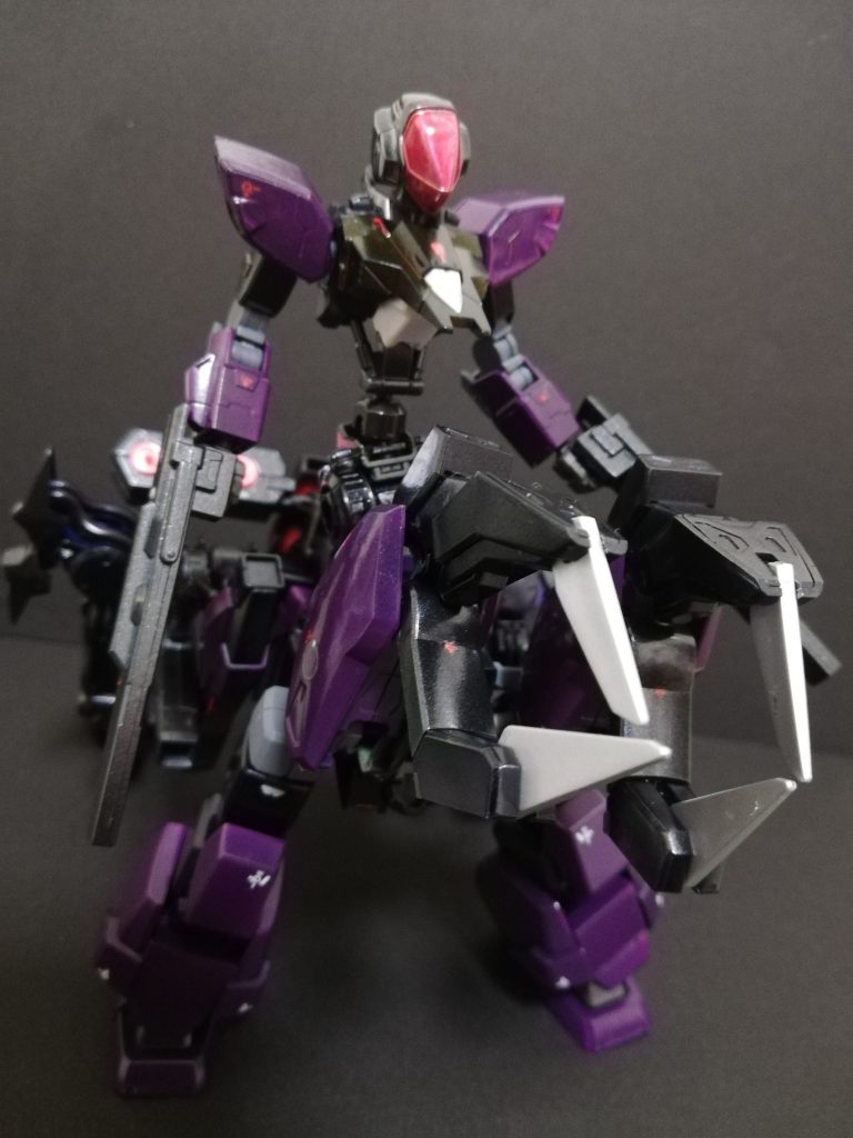 四足歩行モードです
これが起き上がったらまぁガンダムモード的な