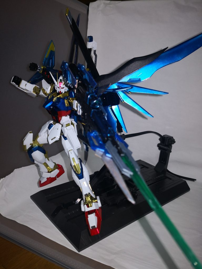 種的な射撃ポーズ。ビームソード出ちゃってますが、ライフルのエフェクトだと思ってくだし…(;´д`)