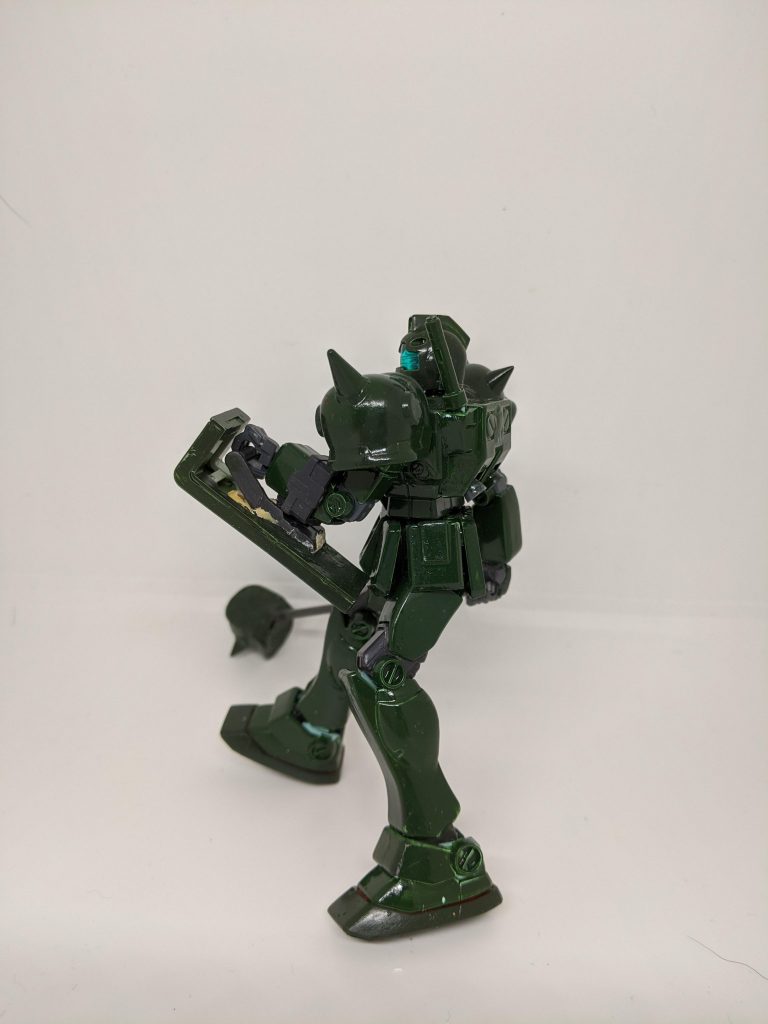 両肩にザクのスパイクアーマー