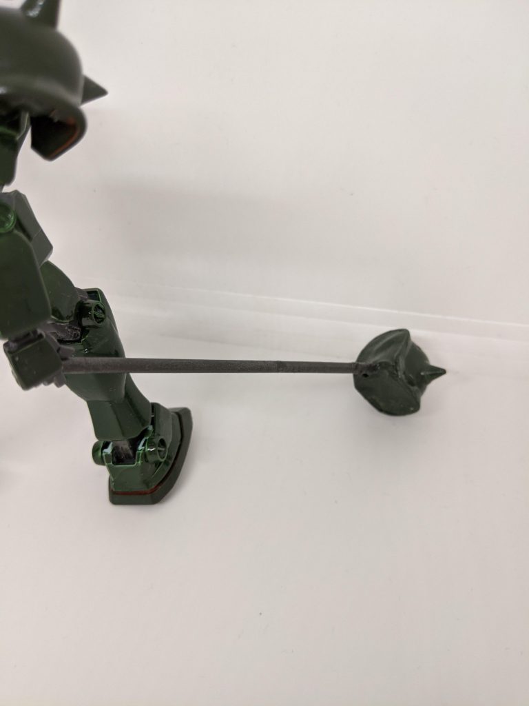 武装は鉄パイプとザクのスパイクアーマーを組み合わせたお手製のジャベリンのみ

一応、ジムの武装であるビームサーベルと頭部バルカン砲も使用出来るが、まともに整備が出来ず、ビームサーベルの出力が不安定でバルカン砲の弾薬も非常に少なく頼りないものである。