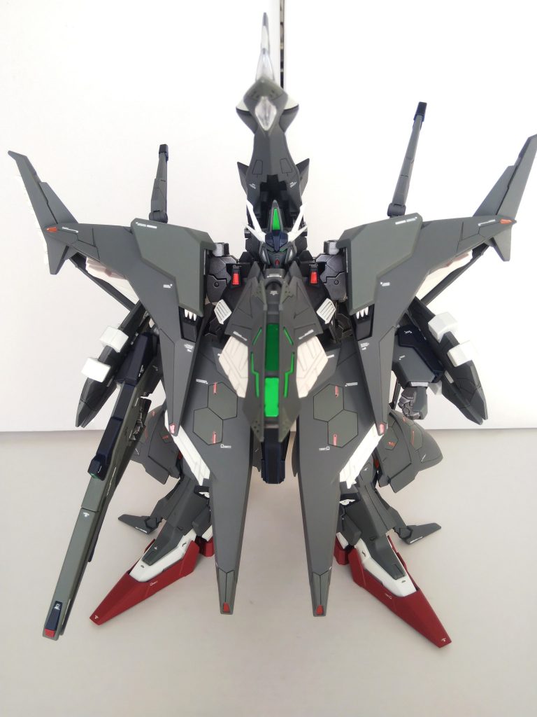 UCに登場するグスタフ・カールやデルタプラスのような渋い配色をイメージしました。グレーはアクセントとして明暗2色使い分けています