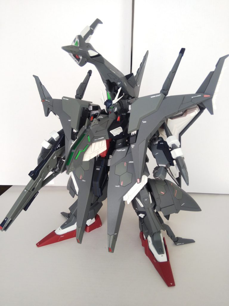 一部ガンダムマーカーのグリーンやメタレッドで塗装。六角形部分の一部もメタレッド塗装です。