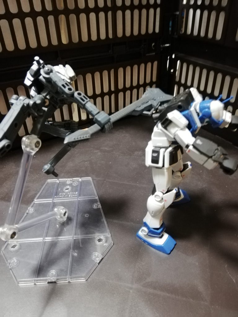 話が変わりますが投稿が遅れたのにはこのような事がありましたんですよね…………
そう、あれはアンプ(でっかいスピーカー的な)を持ち上げようとしたんですよ。
そうしたらですね、腰に違和感を感じたんですよね。そう、この年でぎっくり腰をしてしまったようです( ;∀;)
高校生なのに( ≧Д≦)