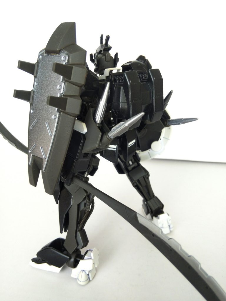 腕部スパイクはバルバトスの迫撃砲です。その他随所にバルバトスのパーツを使用してます