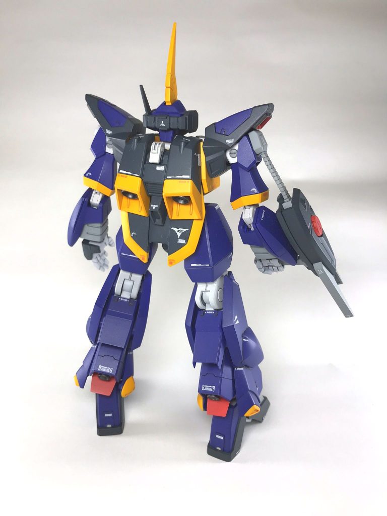 各部にスジボリや細切りプラ板、エッチングパーツを控えめに貼りディテールを追加しています。