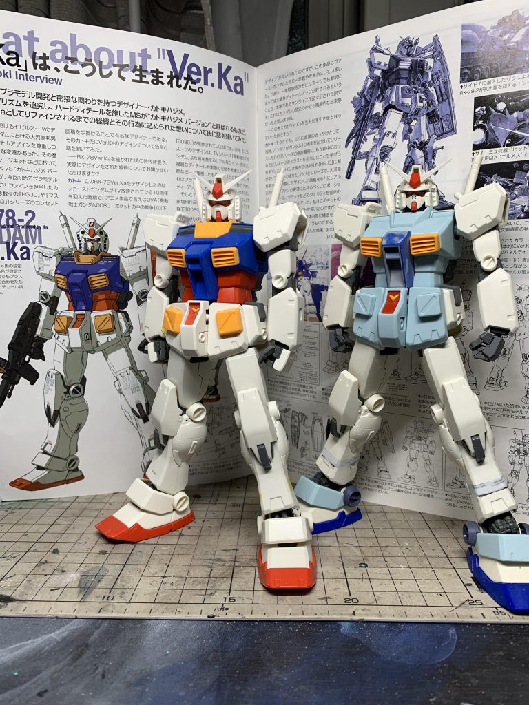 右：ジムカスタムを胴・腰にして改修中