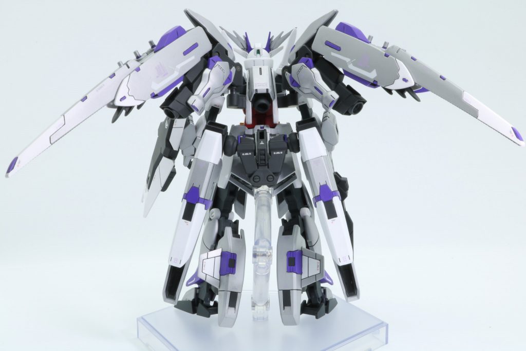 背面はこんな感じです。
ウィングが結構な重量になったので、取り付け基部が持つか心配でしたが、なんとかなりましたw