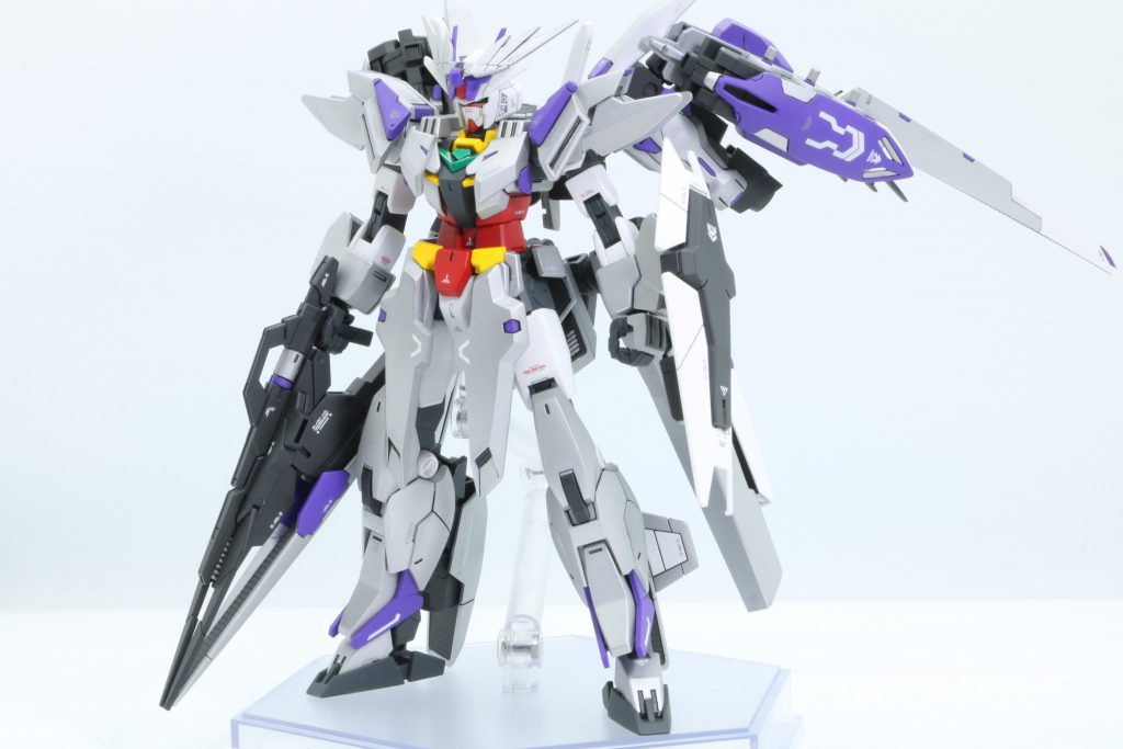 合体後の姿
機動力と火力の強化の為、各種武装とバーニアの追加を行っています。