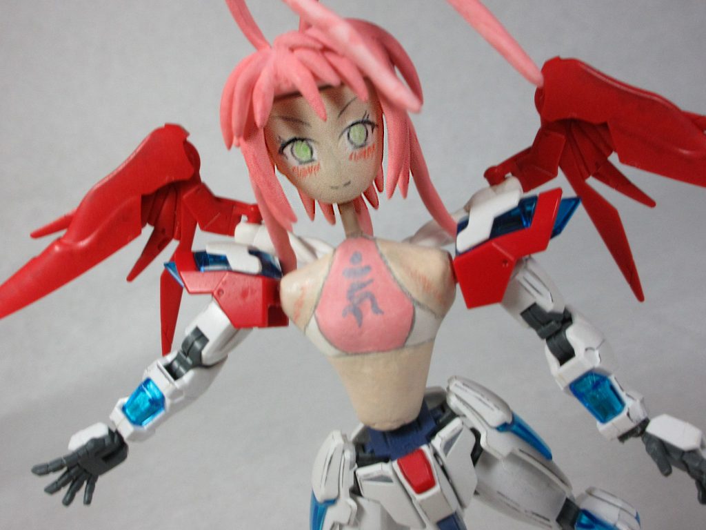 可動するアホ毛がチャームポイント！
使用キットはHGトライバーニングとBB戦士デスティニー。