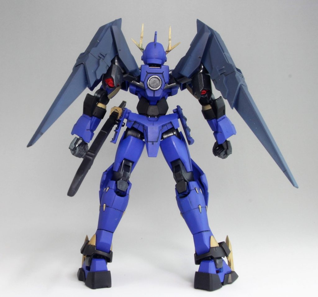 背面
アリオスガンダムの肩をウイングとして使っています