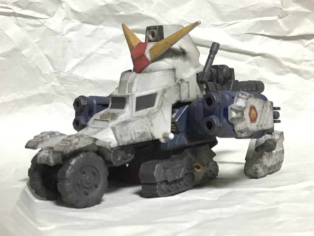 ガンビーグルモード。背面から車輪を前に持って来るアーム可動が好きです。