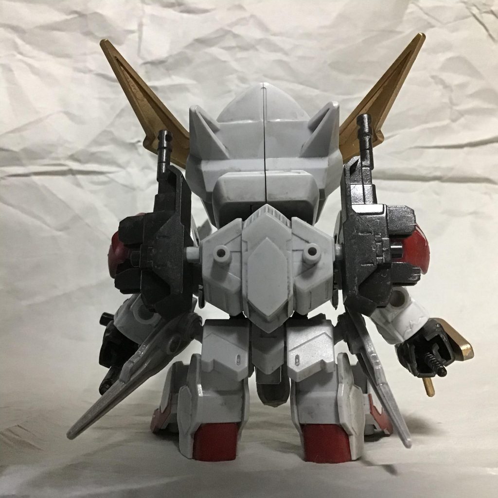 マントなしの背面。