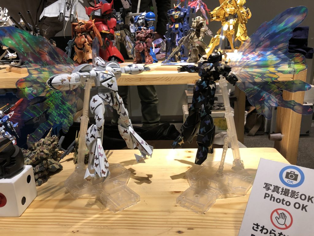 白き蝶と黒き蝶の初共演です!希望があればこの写真をちゃんととりましょうかね~。ってことで、最後まで見ていただきありがとうございました!!