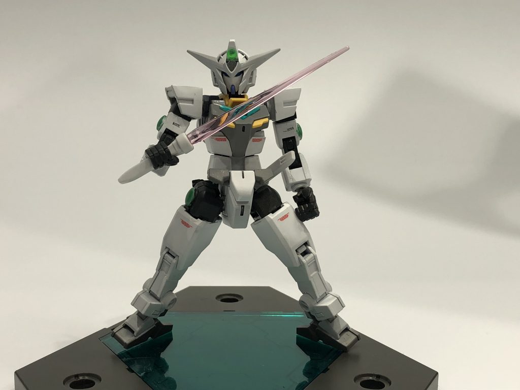 ビームサーベル構え
機体配色は実戦配備型と違い原点のグレーとホワイトをイメージに塗装しました。
