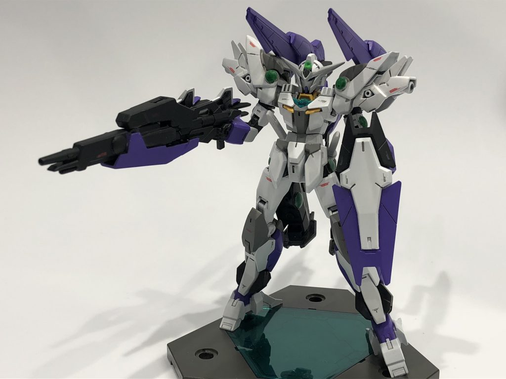 アルヴァアロンキャノンもといアイズァーキャノン
ダブルドライヴにした事で燃費の悪さを軽減している。
流石にアルヴァアロンの名前を出すと思いっきり世界の敵にされそうなので名称を変更しました。
背中のウイング部分はパワードアームズパワーダーの一部で延長しています。