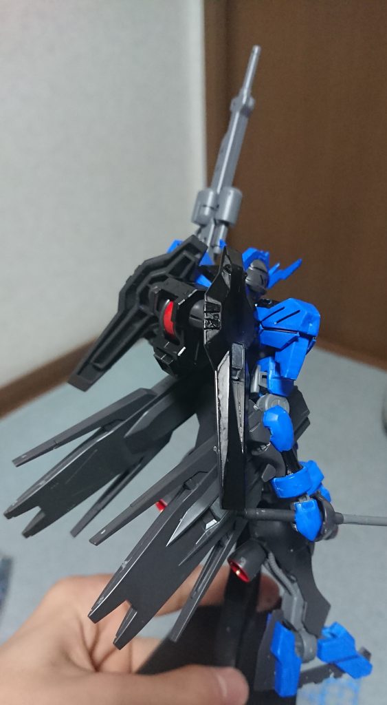 背中のバインダーも塗りました