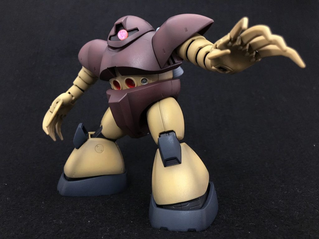 腕、膝、足首の関節部はグレーで塗装