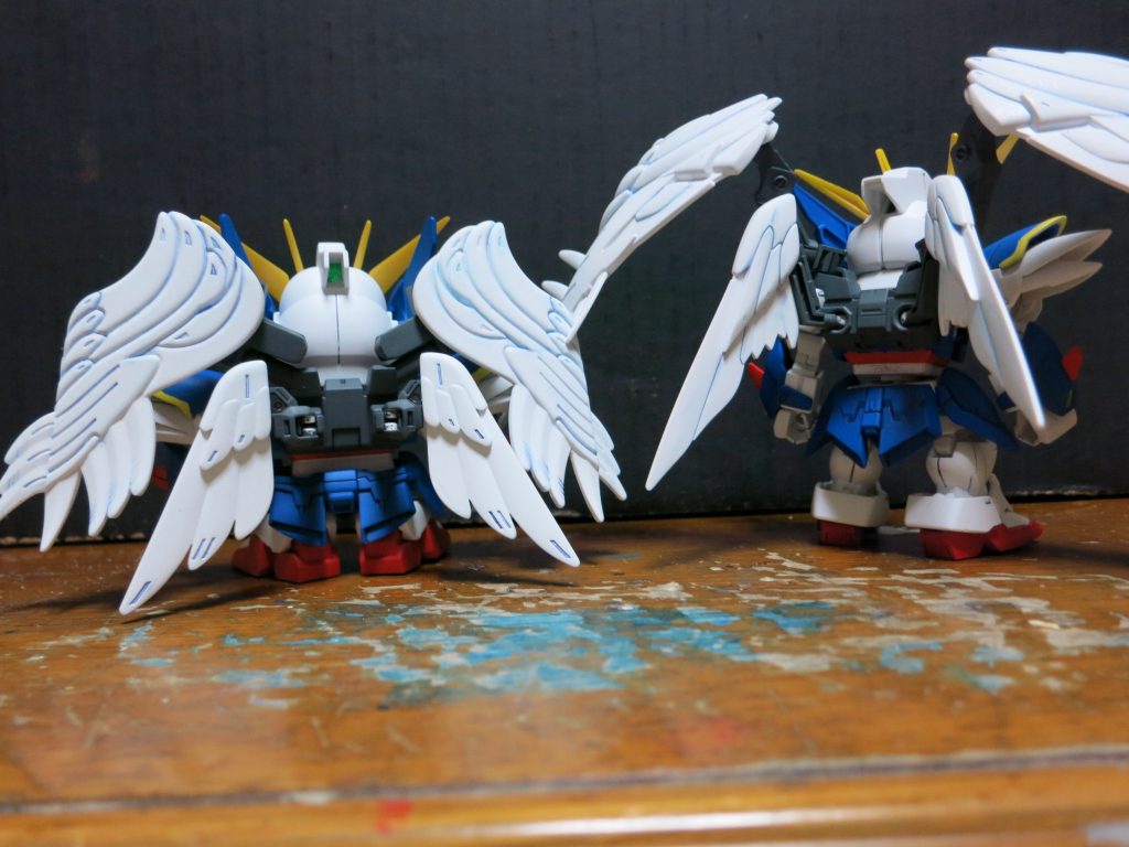 余談ながら、ＳＤＣＳは「ツインバスターライフルありきの重量バランス」みたい。実際、素立ちでは背中の重量に負けてしまう程。写真では少し小細工して立たせています。