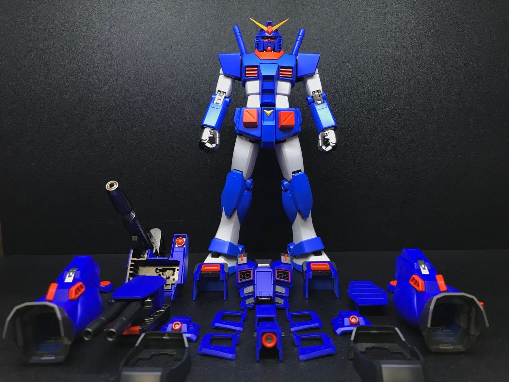 アーマーの脱着はマグネット式にしました。