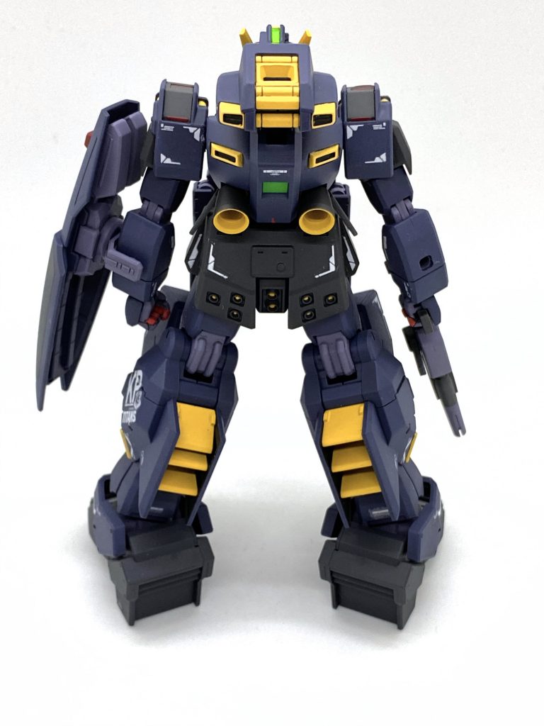 リアアーマーの細かくて塗りづらいバーニアは、開口してウェーブのＯボルトを差しています。