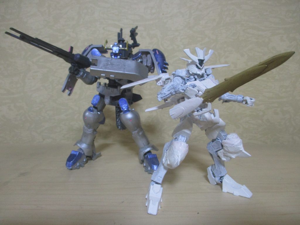 以前作った「00」系モチーフの「ガンダムフルトゥール」との揃い踏み。