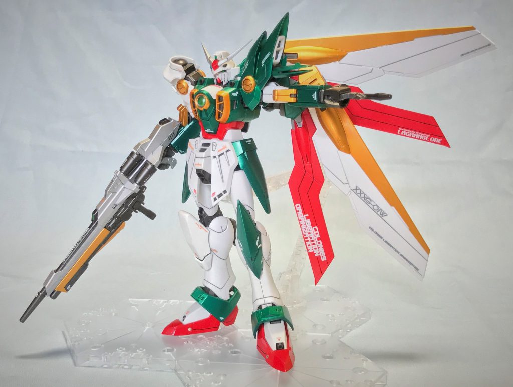 「ウイングガンダムフェニーチェ」と言えばこのポーズが印象的☆この立ち姿を再現したくて製作した様なものです(^^)v