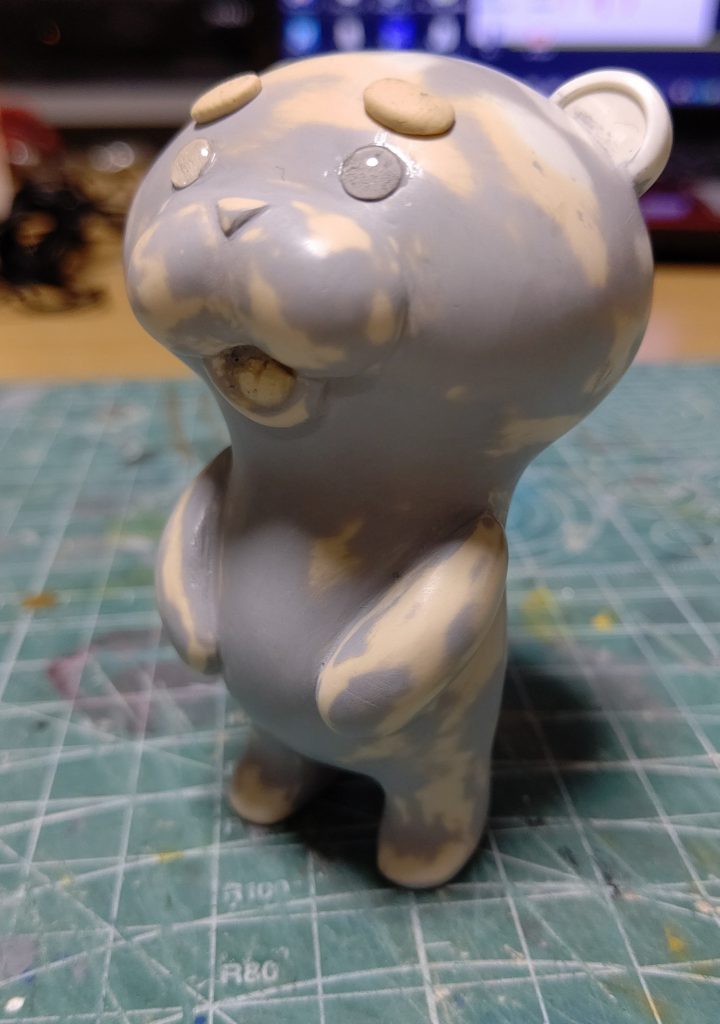 表面処理して目を着けました(眉毛は無しにしました)