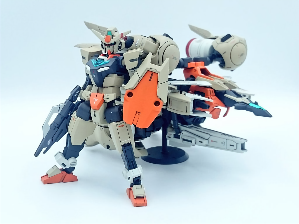 まずはコアガンダムから…！
これといった改造は施していませんがスジ掘りでディテールを追加、コアガンダム時とアーマーを着込んだ時とで首の長さを変えたいと思ったため真鍮線をポリパーツに差し込んで各形態時に伸ばしたり戻したりできるようにしています。