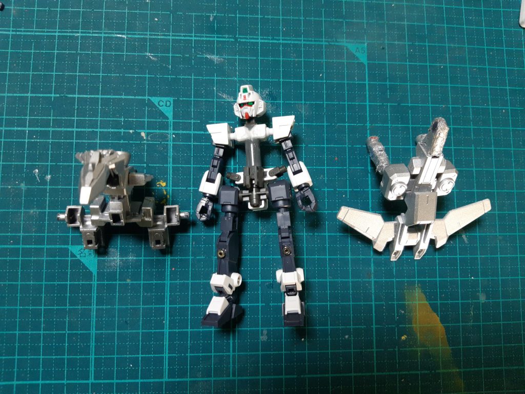 オブジェとドッキング状態はともかく、アーマーをとられたコアガンダムは悲惨な状態。
ガンダムフレーム的な物を試作してたのですが、ドッキング時の強度と両立できず諦めました。バルバトスの腰はその名残です。